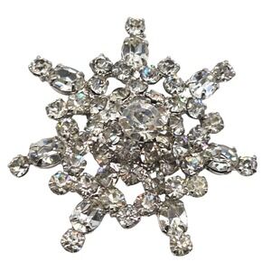 VTG Snowflake Rhinestone Brooch‎ Winter Christmas Sparkle Silver Tone Pin Gift